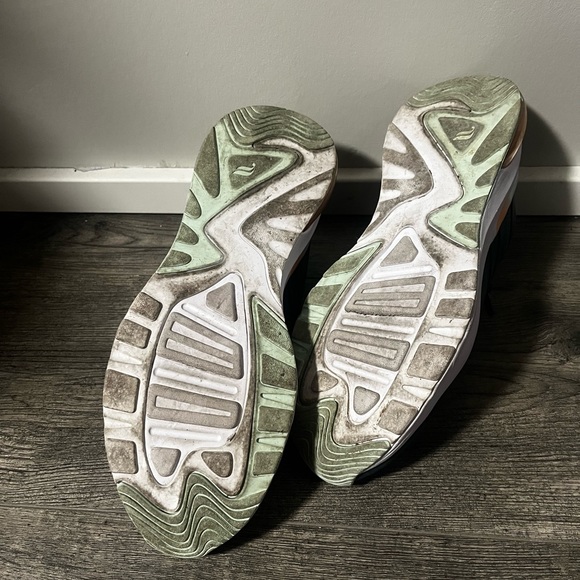 Used Fabletics sneaker - Picture 7 of 7